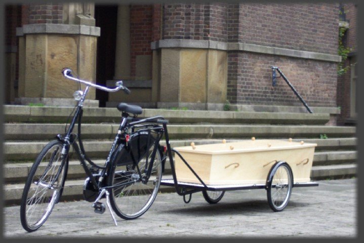 Veel rammelaar Doornen Aanhanger achter een fiets - Uitvaartwinkel Haaglanden